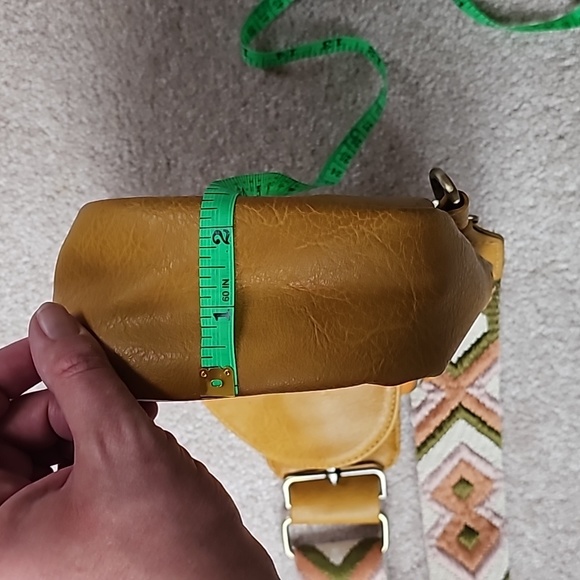 Camel brown small crossbody sling bag with adjustable strap - Picture 8 of 9